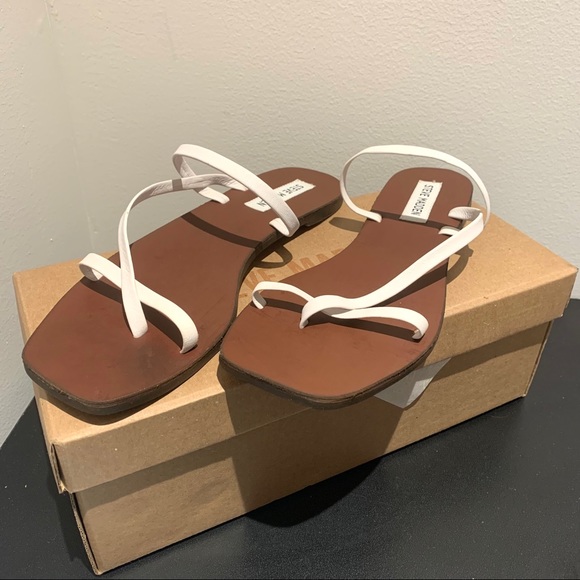 NIB Steve Madden Janessa White Flat Sandal - Picture 2 of 6